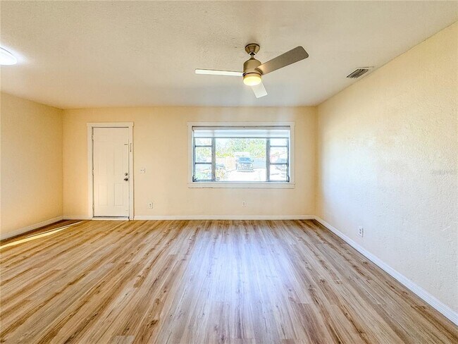 Building Photo - 2017 Hemlock St