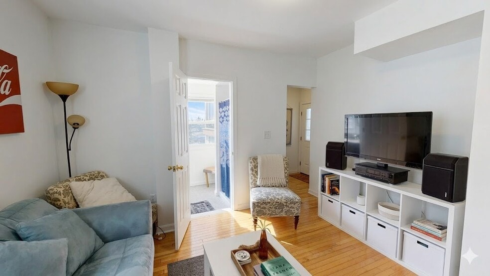 Building Photo - 50 Derby St