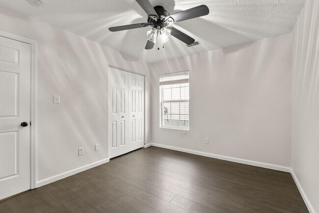 Building Photo - 2583 Woodhill Dr