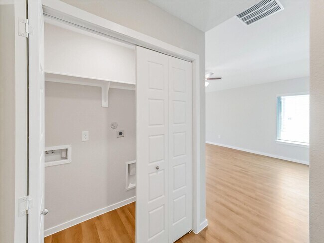 Building Photo - 11618 Lazy Oak Crk Dr