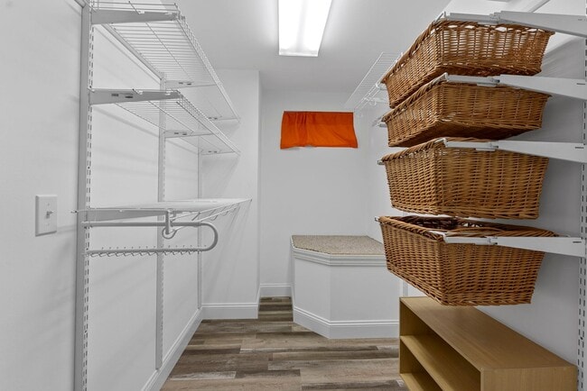 Building Photo - Luxury Remodeled 3Bed/2Bath w/ Finished Ba...