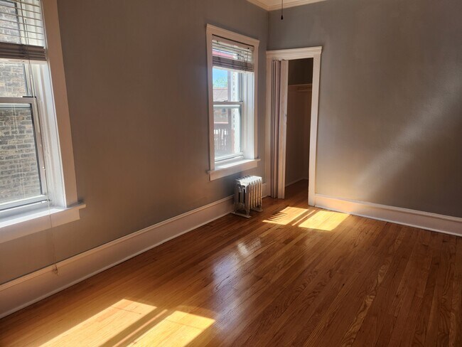 Building Photo - 1058 W Columbia Ave