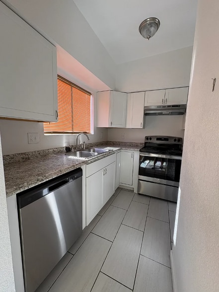 Building Photo - 117 E King Rd