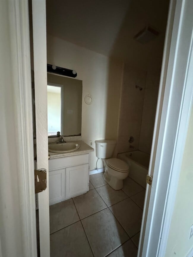 Building Photo - 1020 Dicky Ln