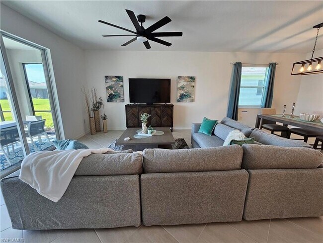 Building Photo - 2437 Orchard St