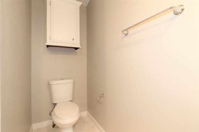 Building Photo - 4611 Silver Fox Dr