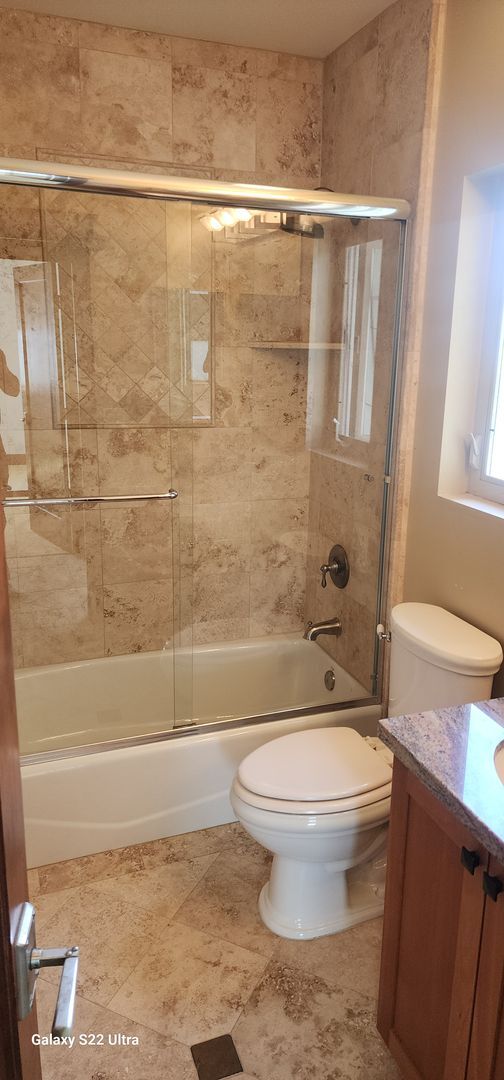 Building Photo - Spacious and freshly updated 2 bedroom, 2 ...