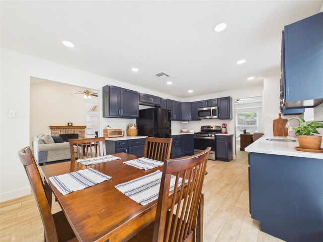 Building Photo - 1210 Berkeley Lake Ln