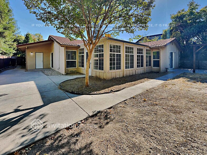 Building Photo - 5220 Paragon St