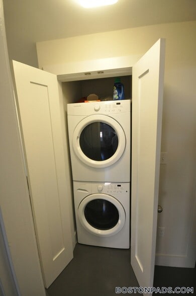 Building Photo - 659 Massachusetts Ave