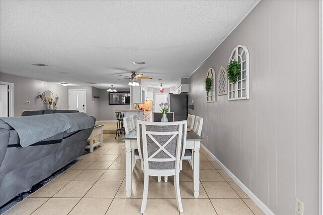 Building Photo - 883 Silverpines Rd