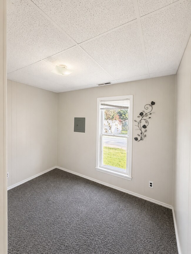 Building Photo - 931-933 S Kansas