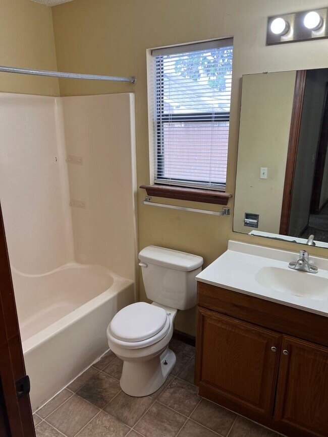 Building Photo - 108 Cambray Cir