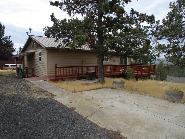 Building Photo - Spacious 2 Story, 2 Bedroom, 2 Bath Home o...