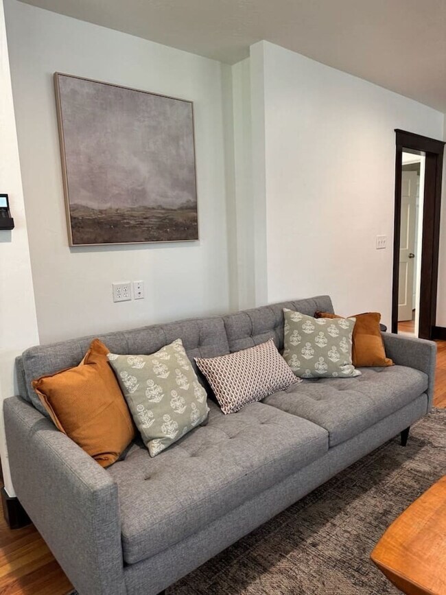 Building Photo - 3076 Melbourne St