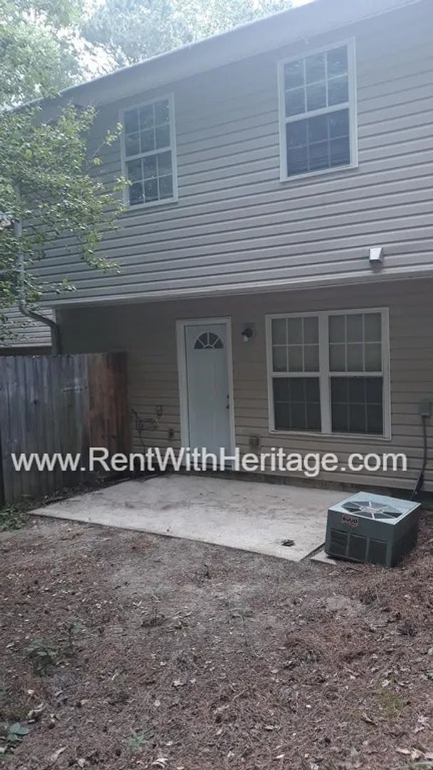 Building Photo - Awesome 3bd/ 2ba Townhome, Super Spacious, Small Community, Great Location