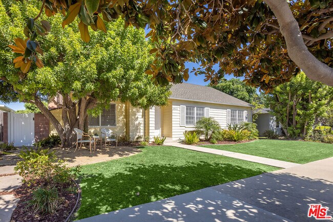 Building Photo - 3544 Gardenia Ave