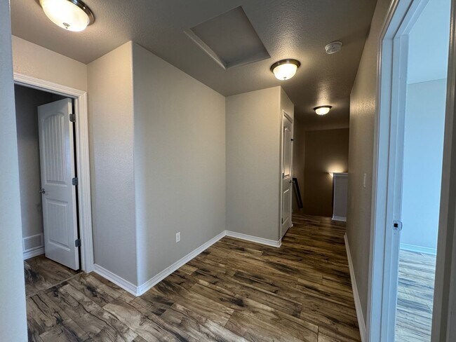 Building Photo - Newer 4 bedroom in The Vistas at Meridian Ranch