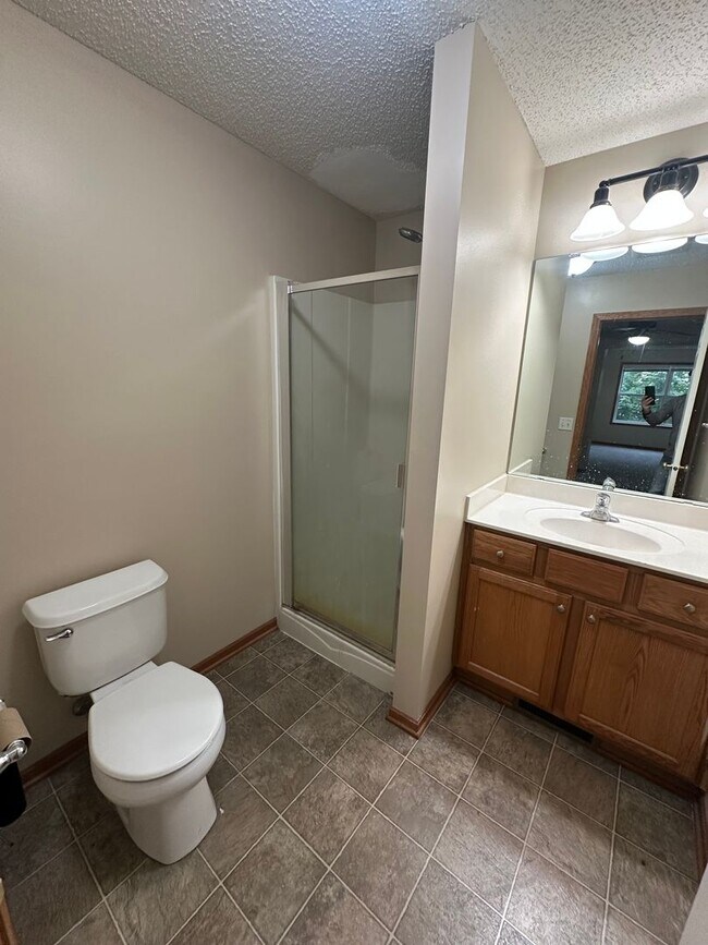 Building Photo - Updated Colonial 3 Bedroom Townhome with N...