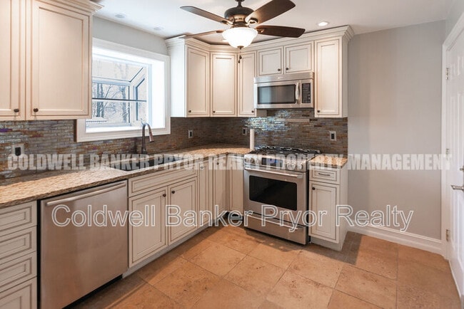 Building Photo - 128 S St Marks Ave