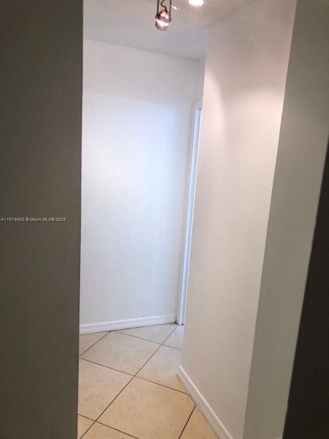 Building Photo - 16950 W Dixie Hwy