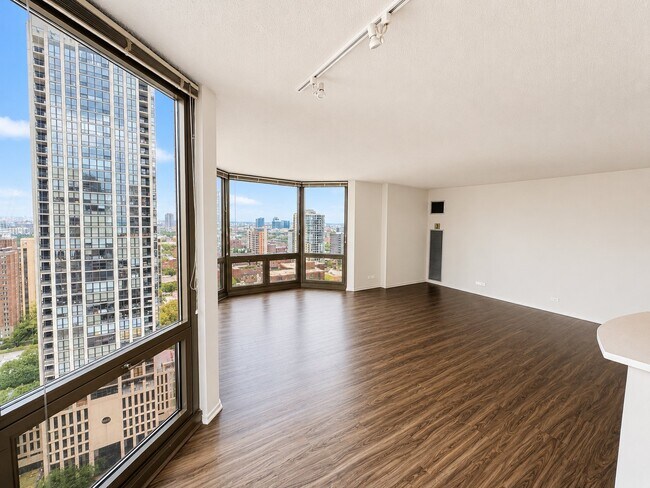 Building Photo - 1122 N Dearborn St