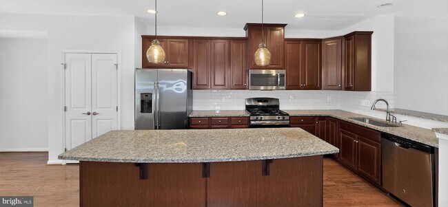 Building Photo - 5363 S Center Dr