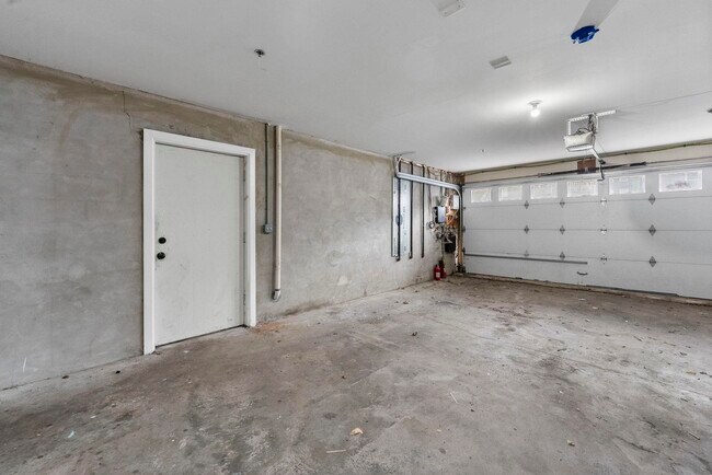 Building Photo - 2207-2209 Grand Ave