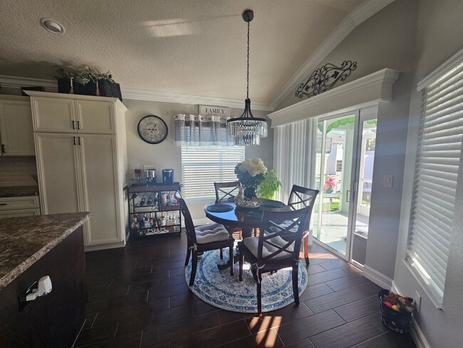 Building Photo - 5849 Seymour Ave