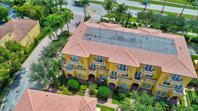 Building Photo - 545 NE 69th Cir