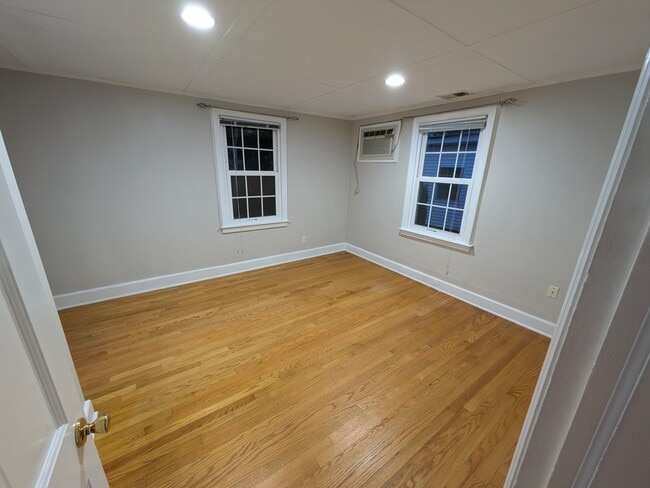 Building Photo - 383 W Clinton St