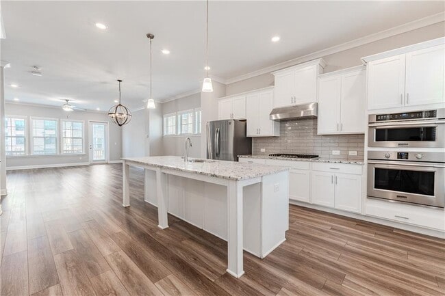 Building Photo - 5051 Pinckney Ln