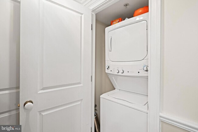 Building Photo - 555 Massachusetts Ave NW