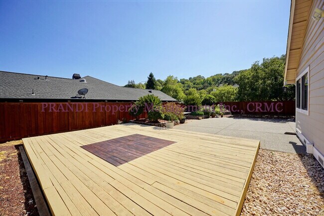 Building Photo - Modern Ranch Style Home on Corner Lot with Large Backyard