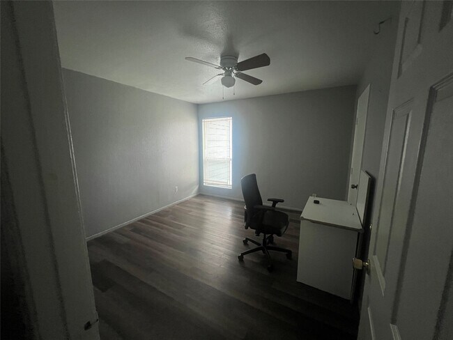 Building Photo - 8034 Antoine Dr