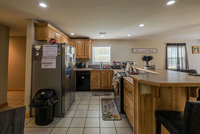 Building Photo - 1535 Cedar Shoals Dr