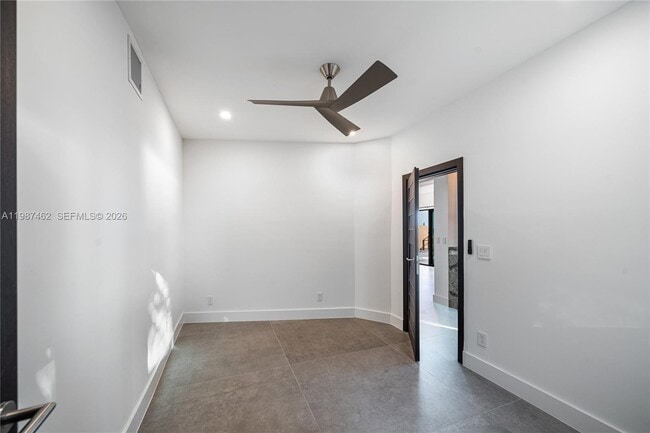 Building Photo - 1351 Bay Terrace