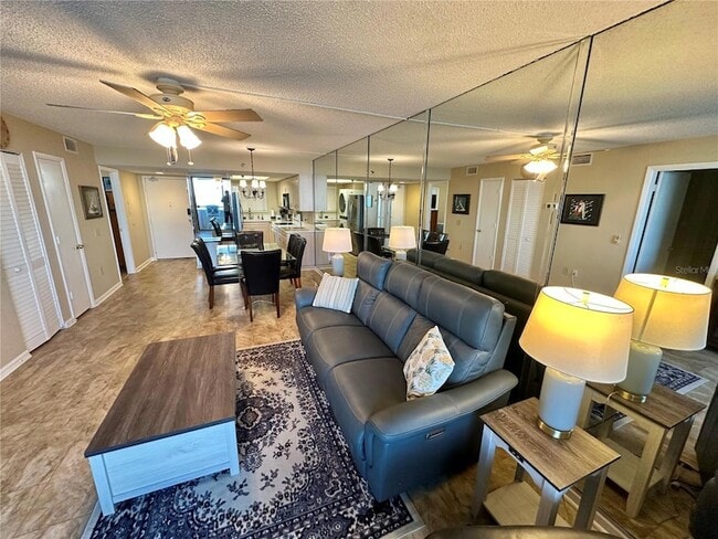 Building Photo - 6009 Sea Ranch Dr