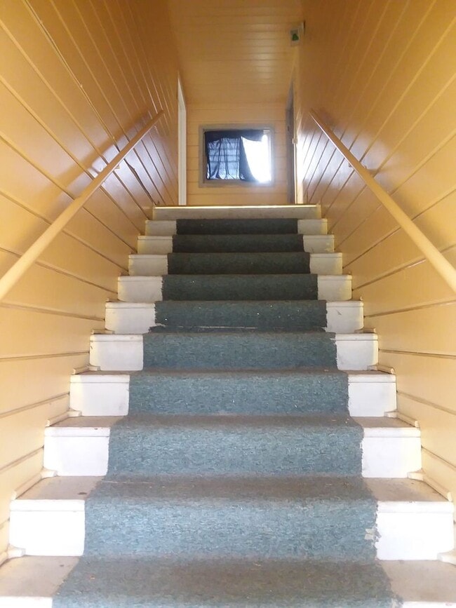 Building Photo - BraP01