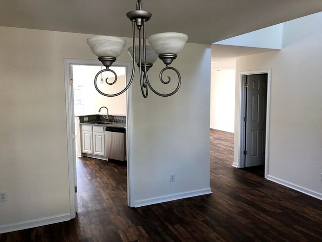 Building Photo - 3 bed 2.5 bath Spacious Home in Azalea Lakes
