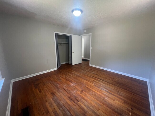 Building Photo - 3127 2nd Ave