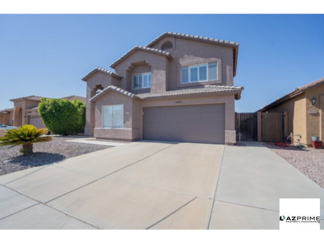 Primary Photo - Live large in this Gorgeous 4/3 Unfurnishe...