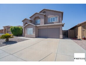 Building Photo - Live large in this Gorgeous 4/3 Unfurnishe...