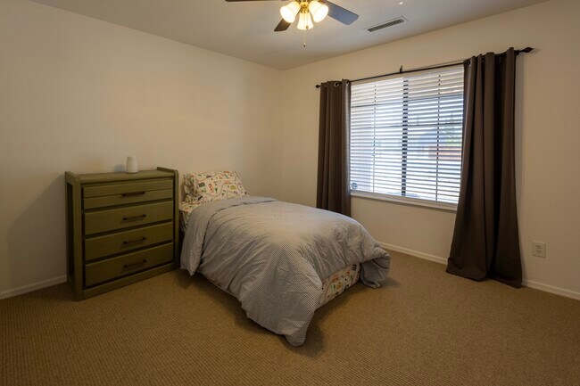 Building Photo - 7313 E Wren Dr
