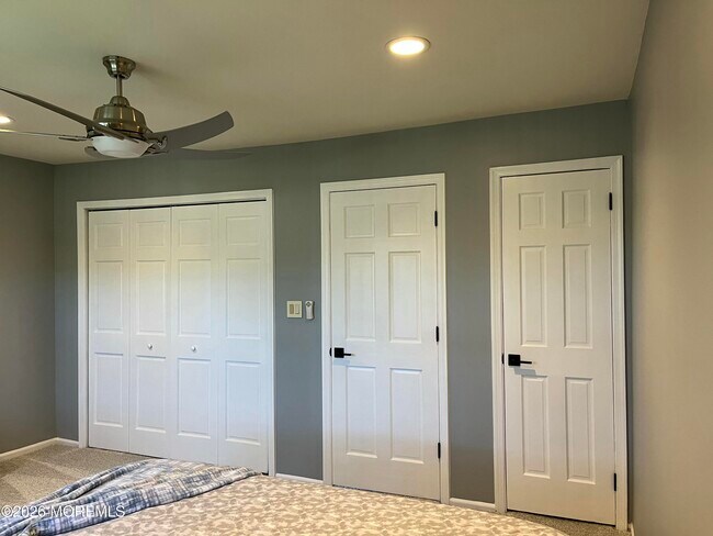 Building Photo - 53 Primrose Ln