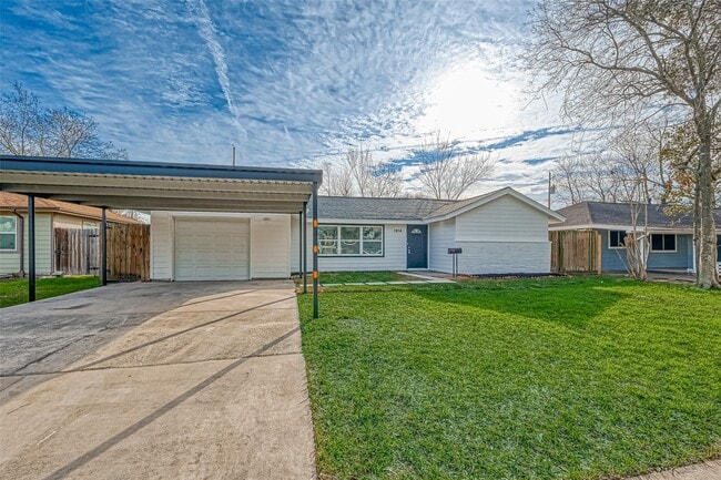 Building Photo - 1914 Lynnview Dr