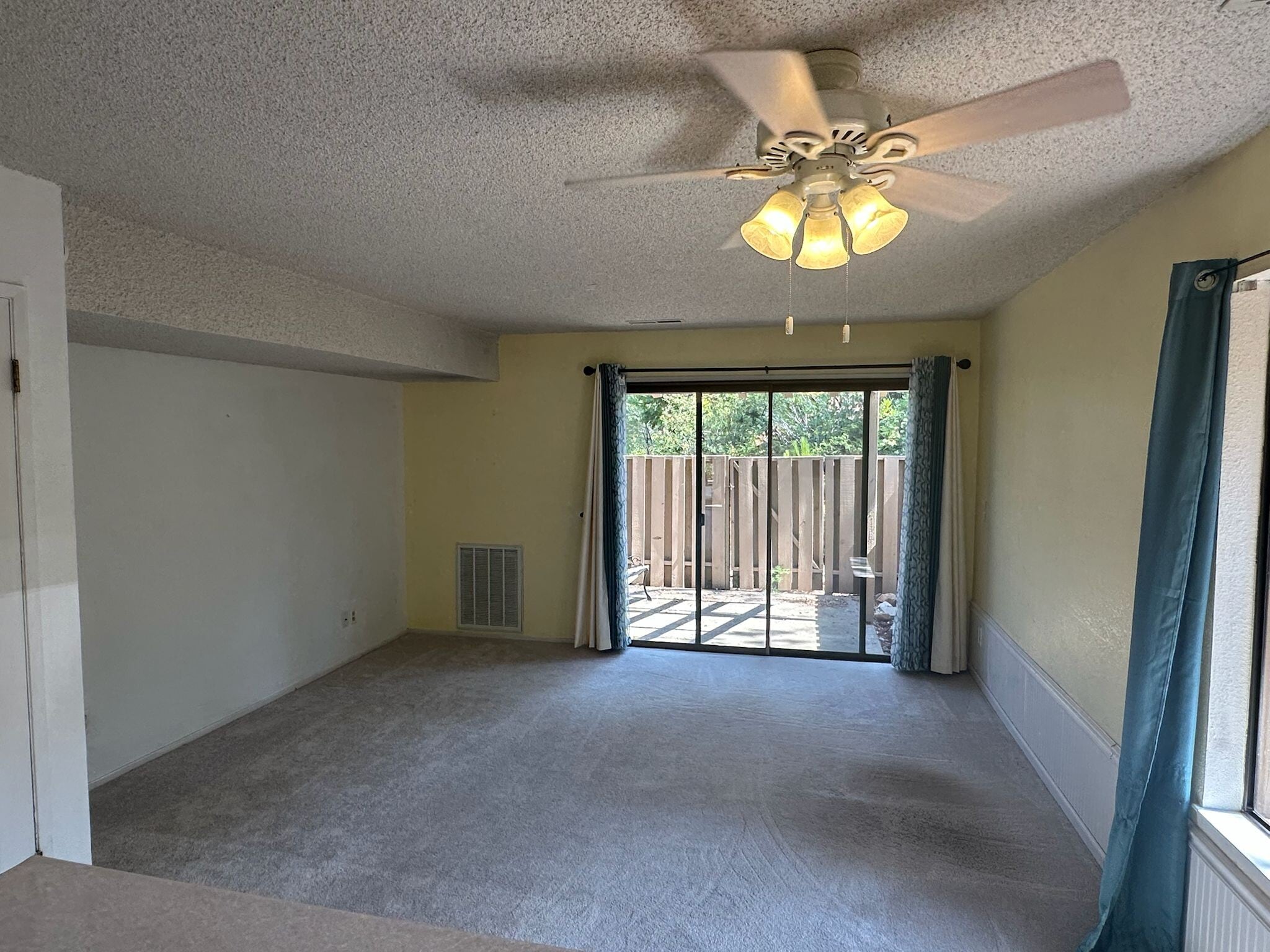 Building Photo - 13057 Lincoln Way