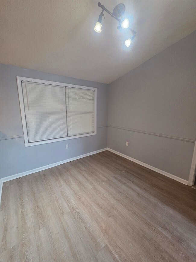 Building Photo - 3347 Clearbrook St