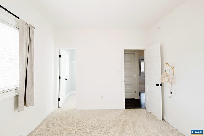 Building Photo - 903 Nassau St