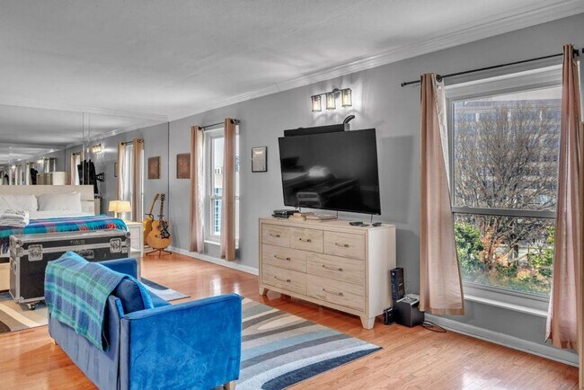 Building Photo - 11 Music Square E